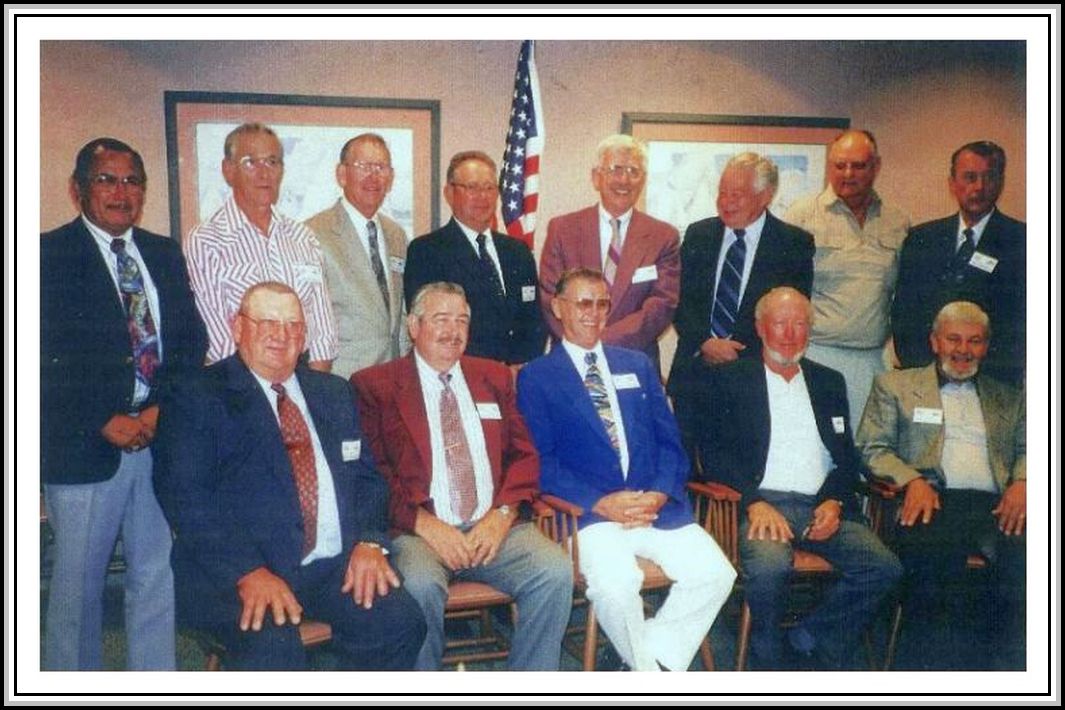 photograph of DER-386 crew reuniom attendees 1998