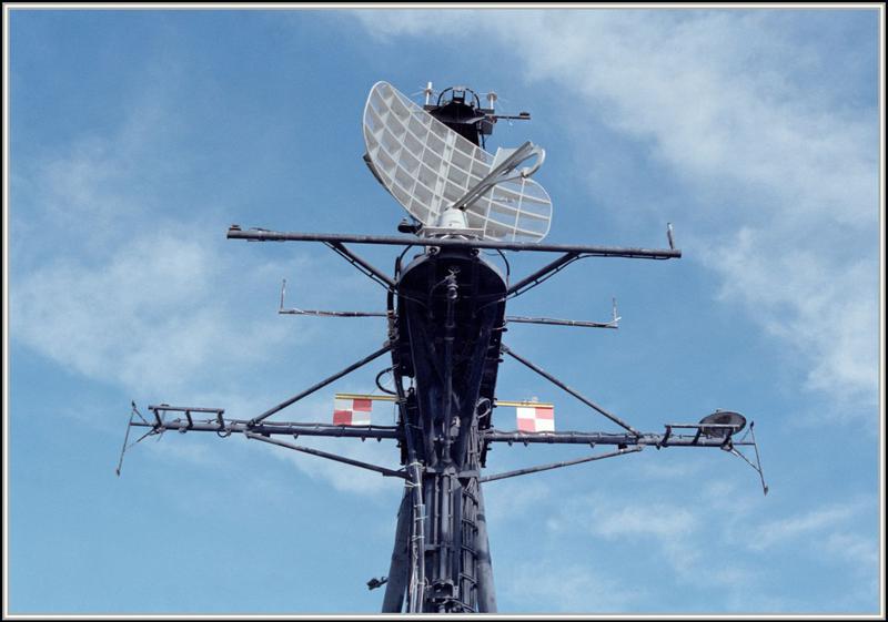 photograph of radar configuration aboard the ex-USS SAVAGE